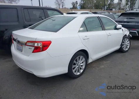 2014 Toyota Camry Xle z USA, uszkodzony, nr VIN 4T1BF1FK4EU768873